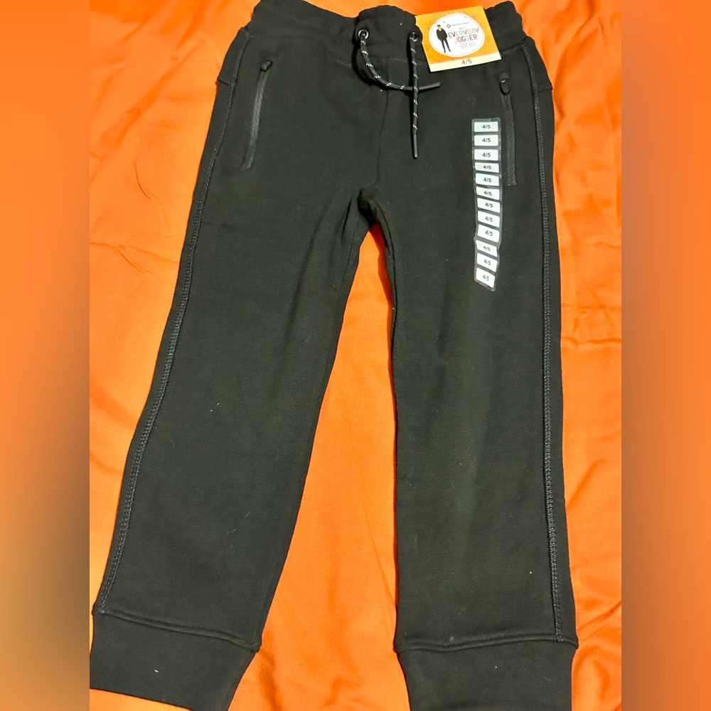 Members mark everyday jogger boys